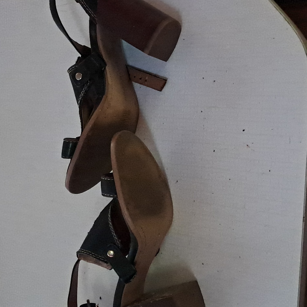 Heels - Picture 3 of 4